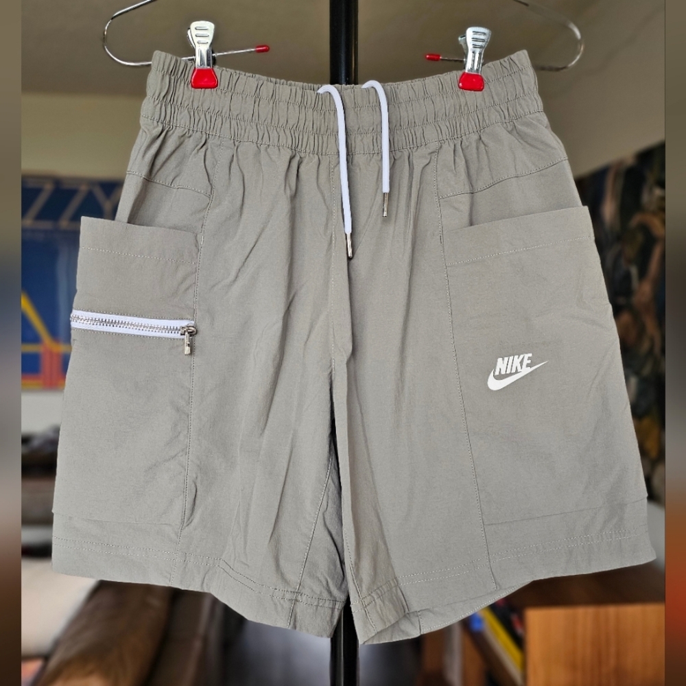 Nike Sportswear Men's Unlined Woven Utility Shorts